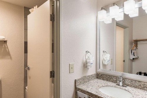 Quality Inn Near Grand Canyon - image 26