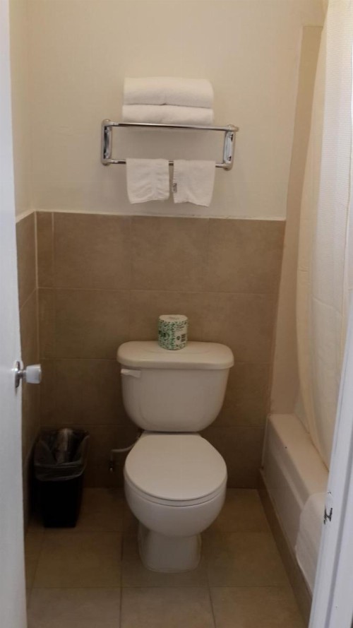American Regency Inn - image 22