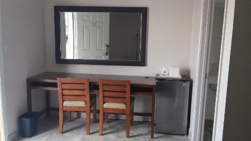 American Regency Inn - image 3