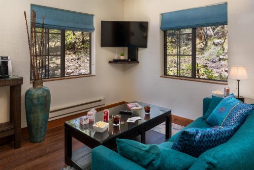 Sheridan House Inn- Adult Only Accommodation - image 10