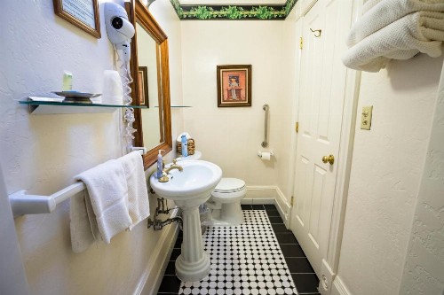 Red Garter Inn - image 4
