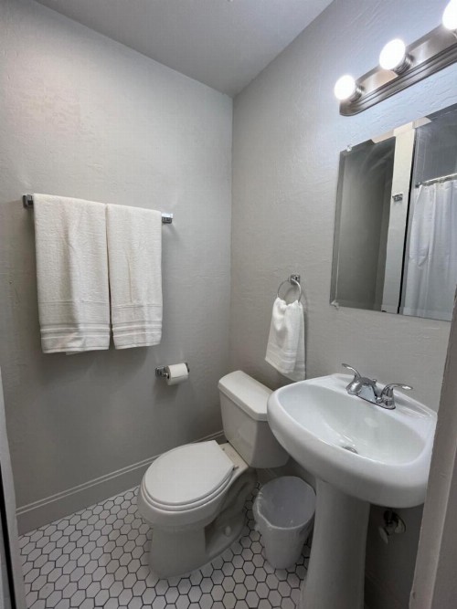 9 Arizona Motor Hotel - image 2