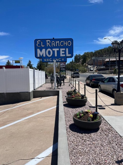 El Rancho Motel - image 1