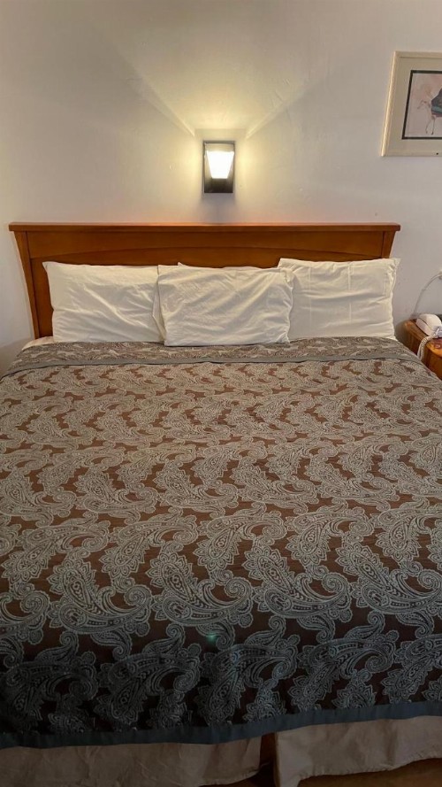 Highlander Motel - image 2