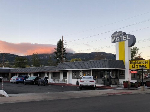 Highlander Motel - image 27
