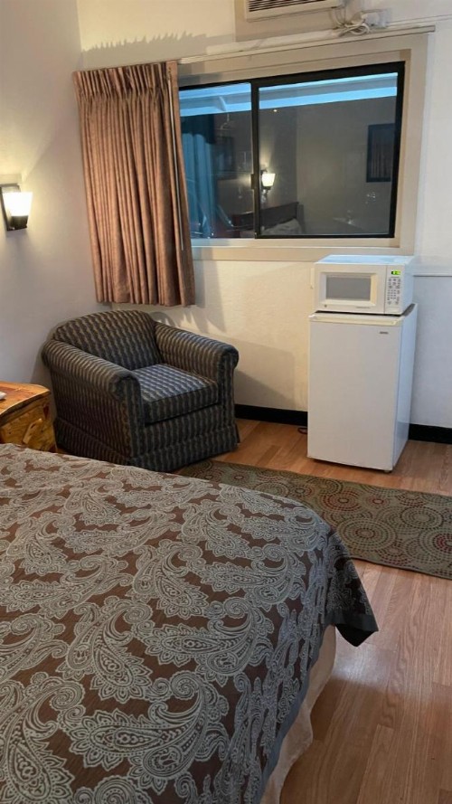Highlander Motel - image 3