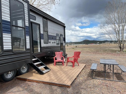 Grand Canyon RV Glamping - image 16