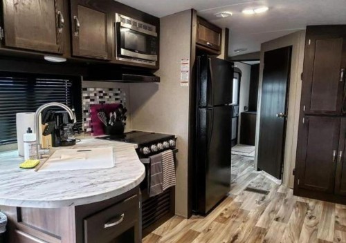 Grand Canyon RV Glamping - image 27