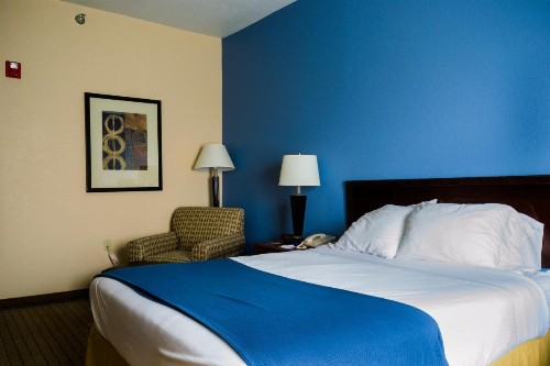 Holiday Inn Express Hotel & Suites Acme-Traverse City an IHG Hotel - image 10