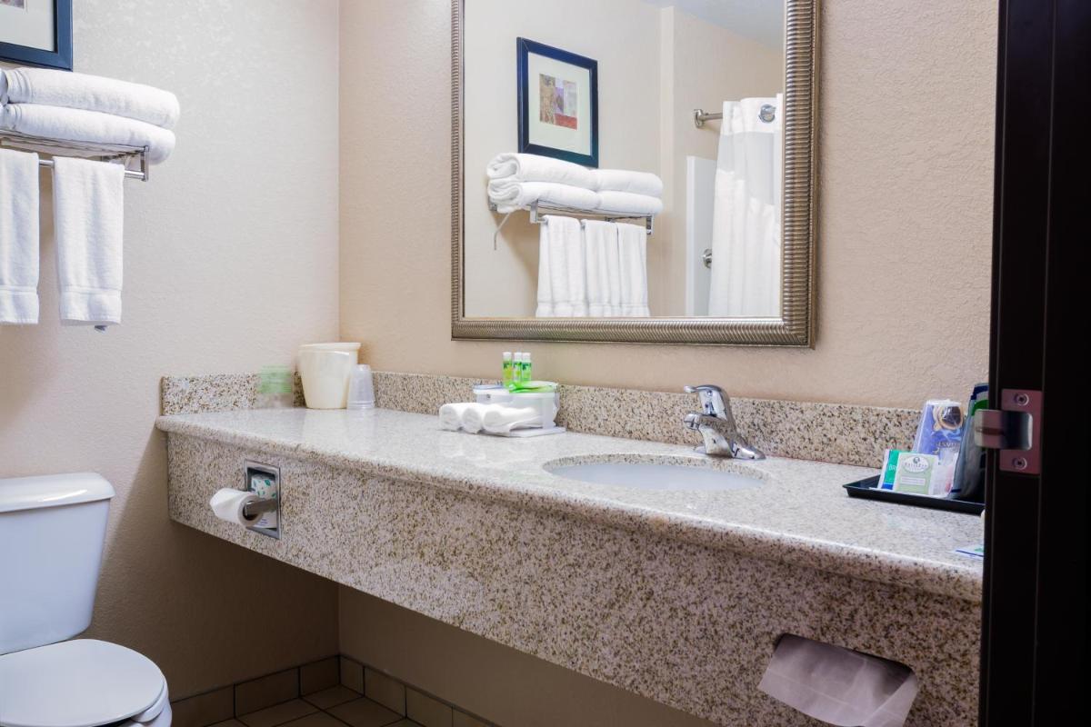 Holiday Inn Express Hotel & Suites Acme-Traverse City an IHG Hotel - image 6