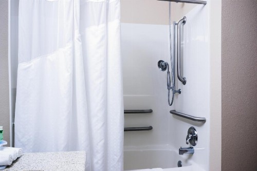 Holiday Inn Express Hotel & Suites Acme-Traverse City an IHG Hotel - image 9