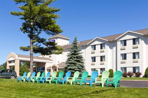 Sleep Inn & Suites Acme – Traverse City - image 3