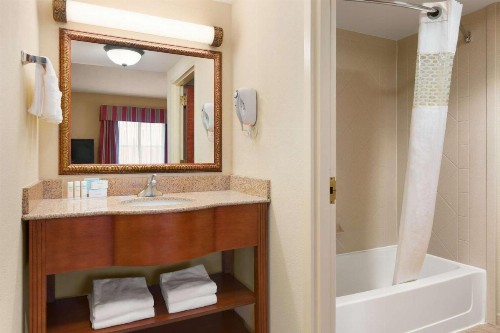Hampton Inn & Suites Williamsburg Historic District - image 10