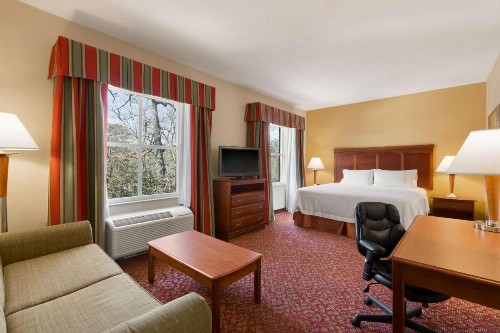 Hampton Inn & Suites Williamsburg Historic District - image 7