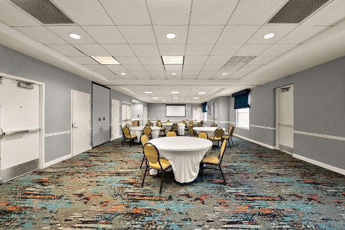 Hilton Garden Inn Williamsburg - image 9