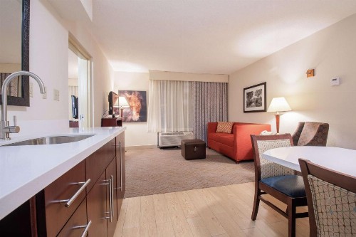 Hampton Inn & Suites Williamsburg-Richmond Road - image 22