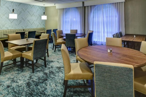 Embassy Suites Williamsburg - image 15