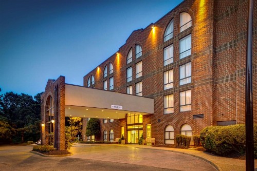 Embassy Suites Williamsburg - image 2