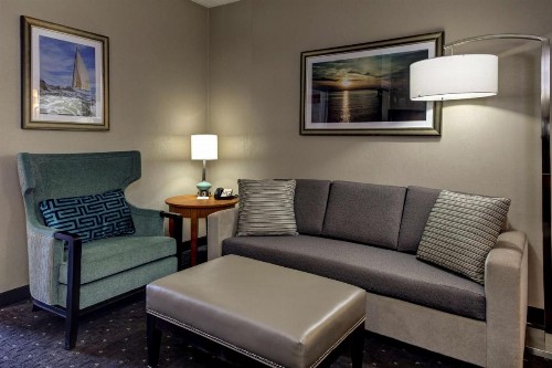 Embassy Suites Williamsburg - image 22