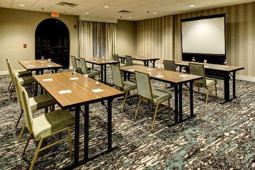 Embassy Suites Williamsburg - image 28