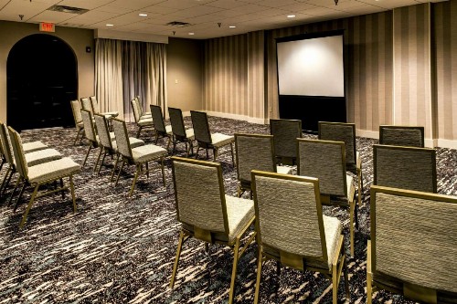 Embassy Suites Williamsburg - image 30