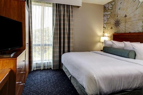 Embassy Suites Williamsburg - image 36