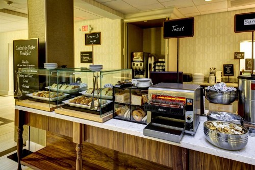 Embassy Suites Williamsburg - image 8