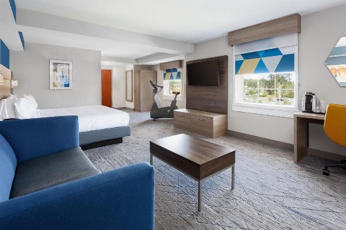 Holiday Inn Express & Suites Williamsburg an IHG Hotel - image 14