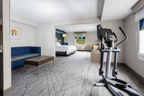Holiday Inn Express & Suites Williamsburg an IHG Hotel - image 17