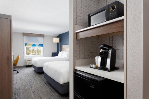Holiday Inn Express & Suites Williamsburg an IHG Hotel - image 22