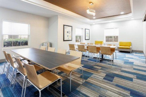 Holiday Inn Express & Suites Williamsburg an IHG Hotel - image 37