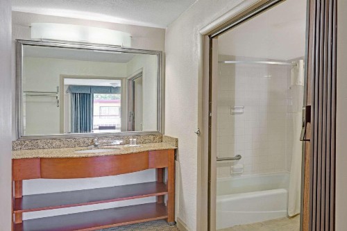 Travelodge by Wyndham Williamsburg Colonial Area - image 12
