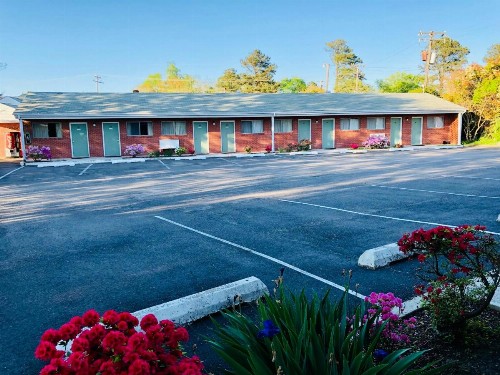 Bassett Motel - image 7