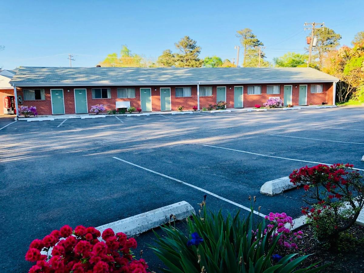 Bassett Motel - image 7