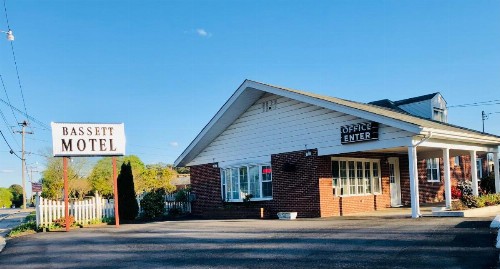 Bassett Motel - image 9