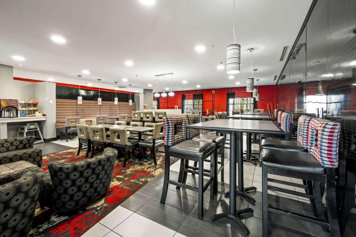 Comfort Suites Williamsburg Historic Area - image 3