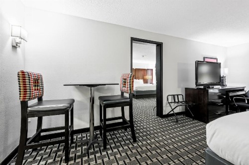 Comfort Suites Williamsburg Historic Area - image 5