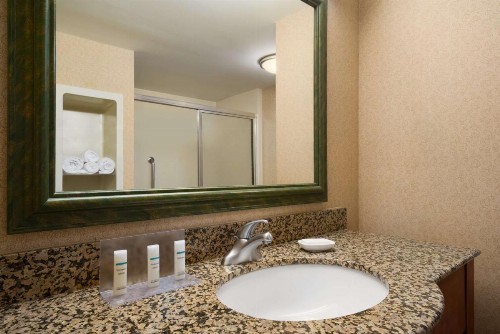 Hampton Inn & Suites Williamsburg-Central - image 18