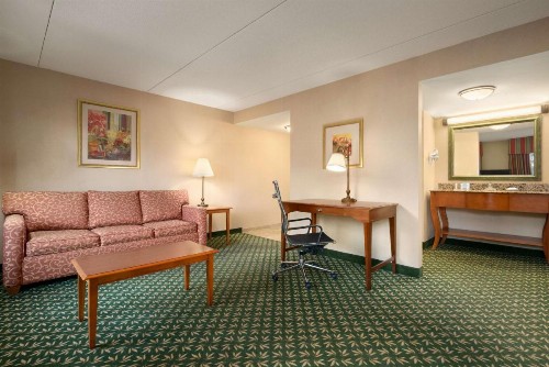 Hampton Inn & Suites Williamsburg-Central - image 23