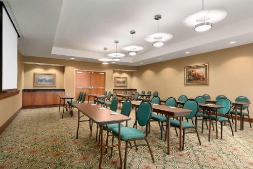 Hampton Inn & Suites Williamsburg-Central - image 28