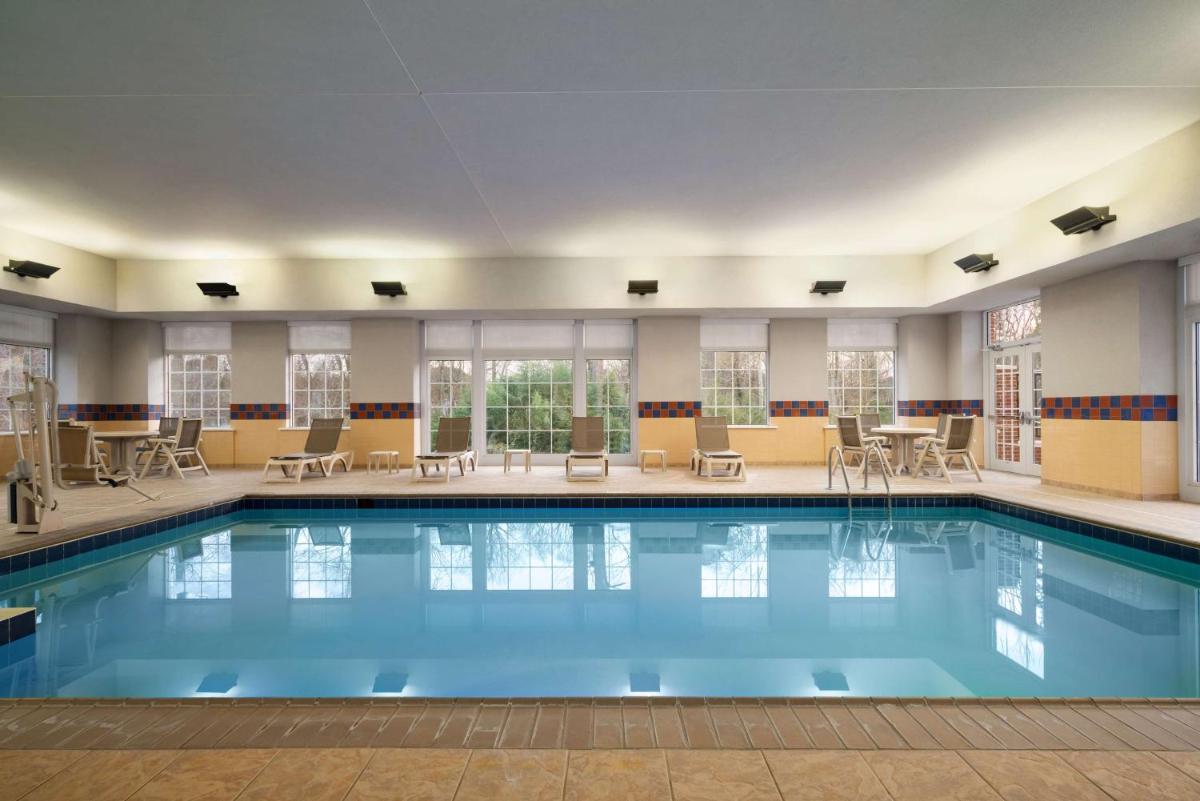 Hampton Inn & Suites Williamsburg-Central - image 7