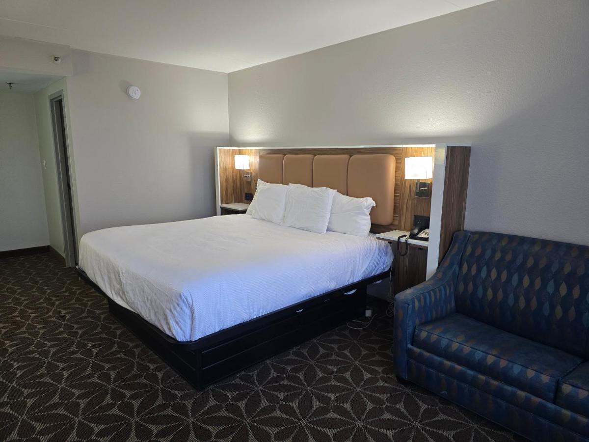 Wyndham Garden Williamsburg Busch Gardens Area - image 6