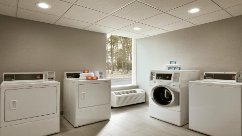 Holiday Inn Express - Williamsburg Busch Gardens Area an IHG Hotel - image 17