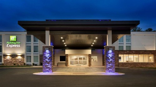Holiday Inn Express - Williamsburg Busch Gardens Area an IHG Hotel - image 19