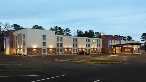 Holiday Inn Express - Williamsburg Busch Gardens Area an IHG Hotel - image 22
