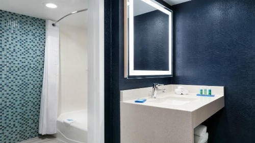 Holiday Inn Express - Williamsburg Busch Gardens Area an IHG Hotel - image 32