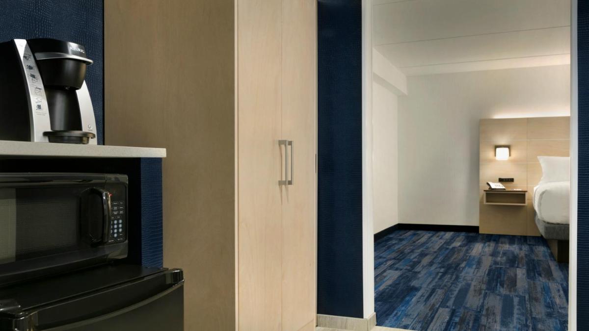 Holiday Inn Express - Williamsburg Busch Gardens Area an IHG Hotel - image 7