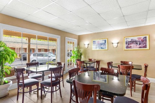 Rodeway Inn Historic - image 26