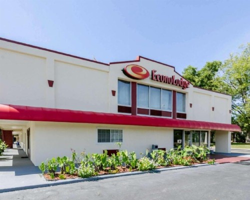 Econo Lodge Pottery