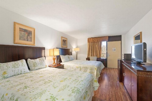 Travelodge Inn & Suites by Wyndham Historic Area - image 13
